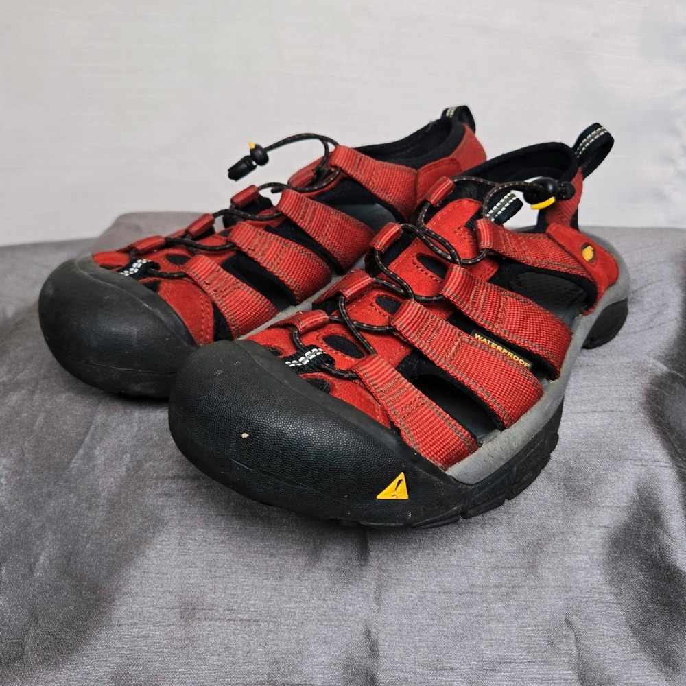 KEEN Newport H2 Mens Red Black Waterproof Hiking Sport Sandals Size 9.5